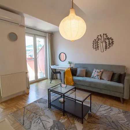 Spacious 1-bedroom *