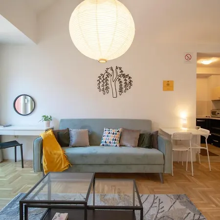 Spacious 1-bedroom Apartment *