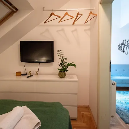 Spacious 1-bedroom *